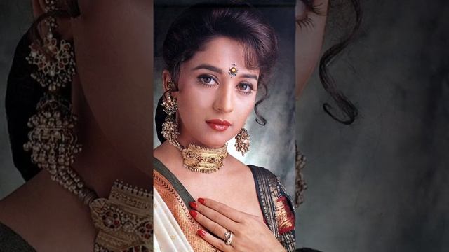 Madhuri Dixit photos gallery //Madhuri Dixit photos collection #madhuridixit #dhakdhakgirl смотреть онлайн