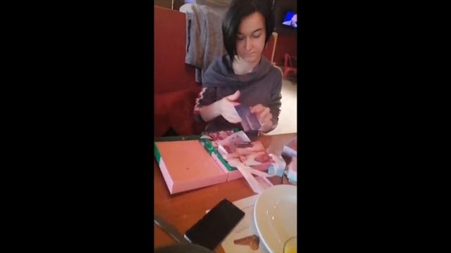 Организую подарок-сюрприз. Если нужно удивить--обращайтесь. смотреть онлайн