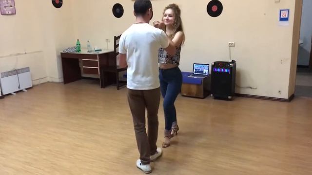Бачата по суботах в Сальса Клуб Львів смотреть онлайн