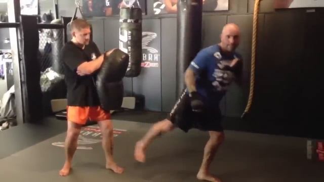 Joe Rogan's Kicks Sound Like Gun Shots смотреть онлайн