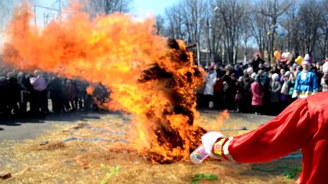 Масленица 2013 - Сжигание чучела смотреть онлайн