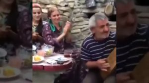 Аварская зажигательное песня на Пандуре.