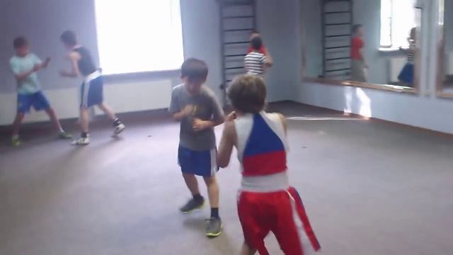 Бой с тенью на дистанции.Школа бокса в Островцах Boxing school смотреть онлайн