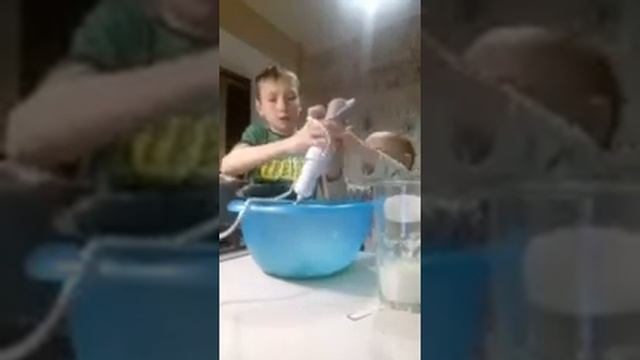 Вкусные ванильные кексики в мультиварке. смотреть онлайн