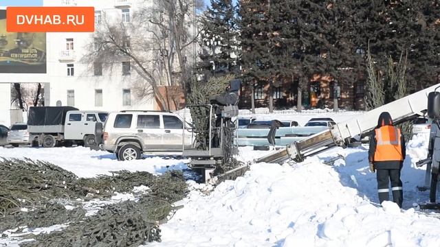 Наконец-то: главную новогоднюю красавицу "оденут" в Хабаровске за выходные смотреть онлайн