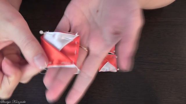 Украшение на ободок Канзаши / Красно-белый бант смотреть онлайн