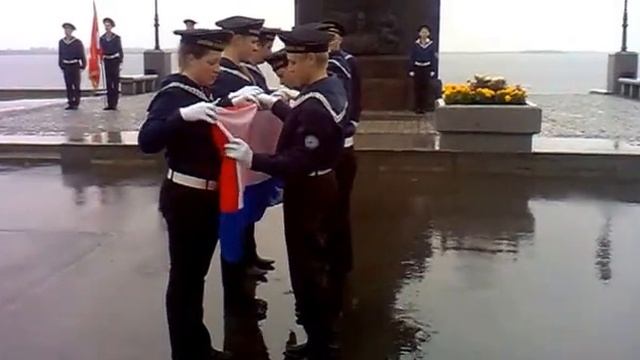 Хранители славы Российской помним, гордимся, чтим церемония складывания флага РФ смотреть онлайн