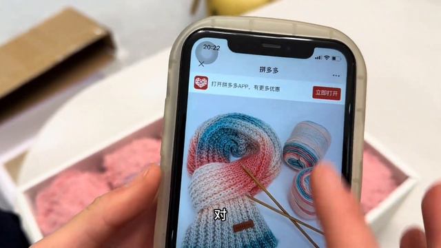 妈妈准备给静宝织围巾，买了三种颜色的毛线，猜猜静宝会选哪一款