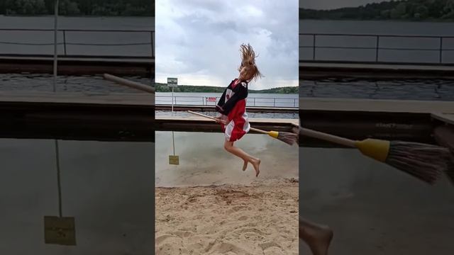 Жизнь белых русалок тоже имеет значение)) #море #лето #русалочка #дети #счастье #thelittlemermaid смотреть онлайн