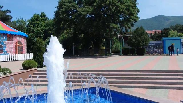 ГЕЛЕНДЖИК...набережная в сторону тонкого мыса ...обзор цен... май 2018... смотреть онлайн