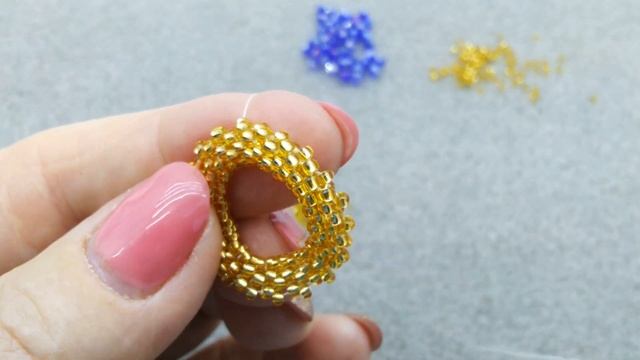 Серьги КОЛЬЦА из бисера и биконусов. #серьгимастеркласс #beadedearringsmasterclass смотреть онлайн