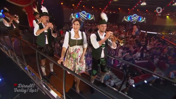 Anna-Maria Zimmermann - Himmelblaue Augen (Dirnd! Fertig! Los! 16.09.2017)