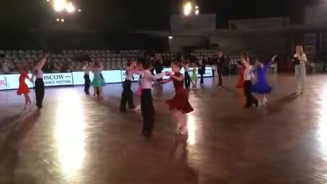 Парное исполнение спортивных бальных танцев - ча-ча-ча смотреть онлайн