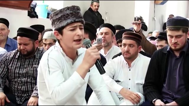 Назму-Махмуд_ученик ДИУ имени "Сайфулла къади" прекрасный голос ! смотреть онлайн