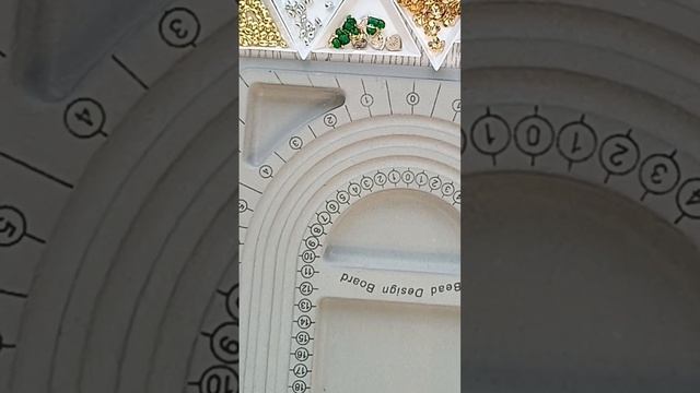 Процесс создания украшения с применением шнура. смотреть онлайн