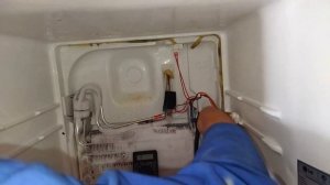 Морозилка работает, а холодильник нет. Ремонт своими руками.