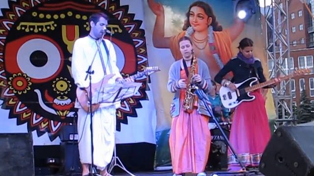 Танец павлина и группа "Каруна Аватара" смотреть онлайн