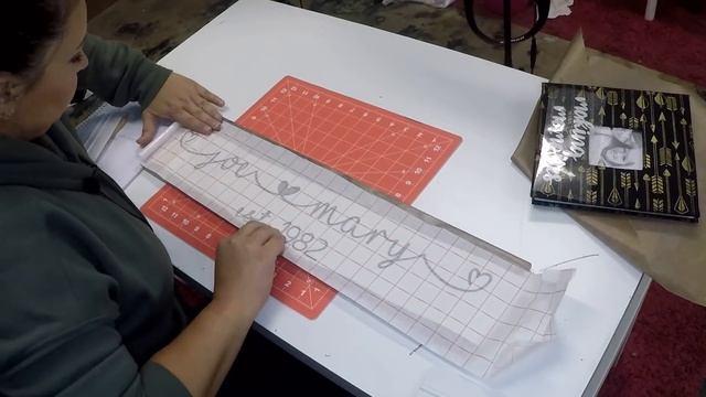 Craftmas Episode 73 Decorating a Ceramic Tile with Oracal 651 смотреть онлайн