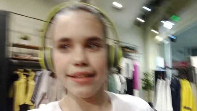 Мы едим в торговом центре В Анапе 2 часть видео?? смотреть онлайн