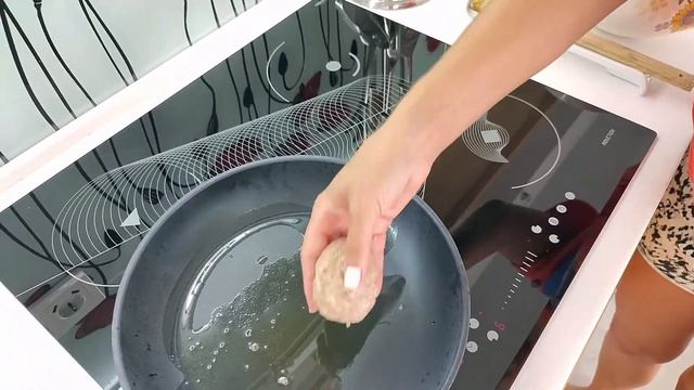 Самый лучший рецепт КОТЛЕТ под соусом из печеных баклажан - очень сочные и нежные! ШОК! смотреть онлайн
