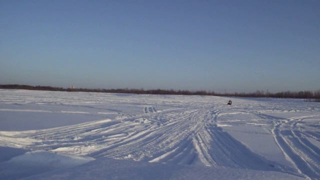 прыжок на снегоходе Artic Cat смотреть онлайн