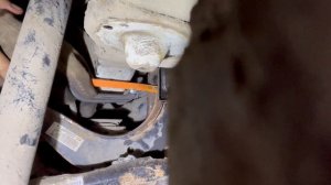 Пилим закисший болт верхнего развально рычага (серп) Тигуан 2012