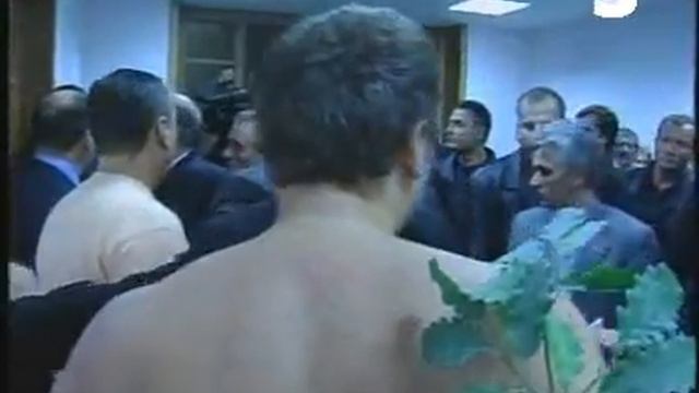 Голий Нестор Шуфрич та бійка в ЦВК, 24 жовтня 2004 р. смотреть онлайн