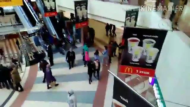 Vlog/выбираю подарок😋😋😋/потерянный мальчик 😱😱😱😱/прогулка смотреть онлайн