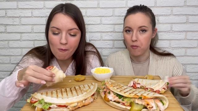 МУКБАНГ ЗАКРЫТАЯ ПИЦЦА ответы на вопросы РЕЦЕПТ готовим сами MUKBANG CLOSED PIZZA ответы по вопросы смотреть онлайн