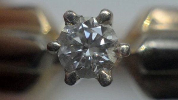 MACRO - Бриллиант под микроскопом. Коротко и ясно. Macro video FullHD. Макросъёмка. Macrolife.