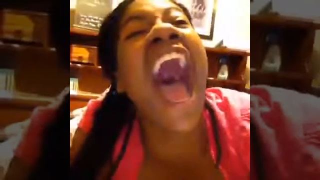 Как смеётся девушки смотреть онлайн