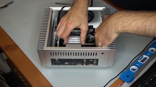 Turemetal UP3 - Building a Fully Silent Fanless PC смотреть онлайн
