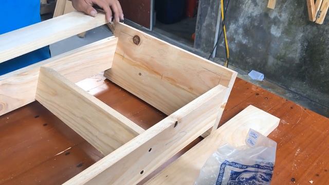 Creative DIY Ideas Using Wood For Your Home // How To Build A DIY Wooden Folding Ladder