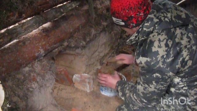 Строительство лесной избушки! Кирпичная печь, утепляем избушку!!! смотреть онлайн