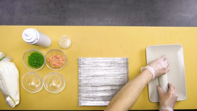 РЕЦЕПТ СОЧНОГО РОЛЛА С ЗЕЛЕНОЙ ИКРОЙ И ТУНЦОМ смотреть онлайн