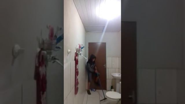 Catch a rat with a cat... FAIL! смотреть онлайн