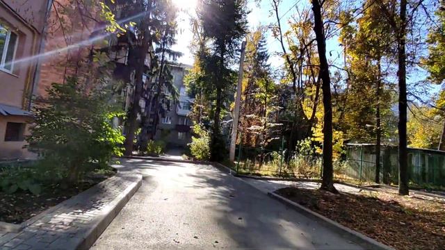 Осень в Харькове Дворы и улицы города Павлово Поле смотреть онлайн