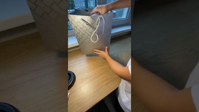 ОБЗОР ПОДАРКОВ НА 🎁 🎊🍰 смотреть онлайн