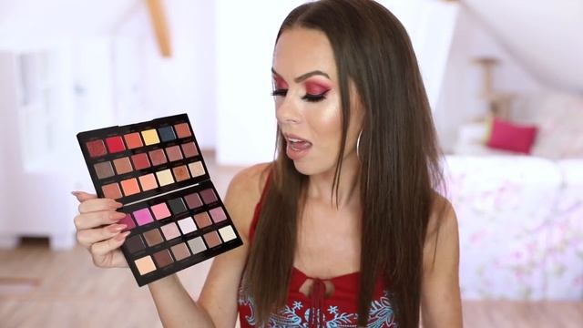 REVOLUTION | NEW REVOLUTION X PETRA EYESHADOW PALETTE! смотреть онлайн