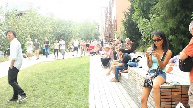 The Highline - a tour of NYC's most unique park! смотреть онлайн