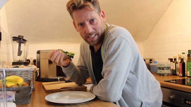 USING THE PRESENT CONTINUOUS (negatives & questions) смотреть онлайн