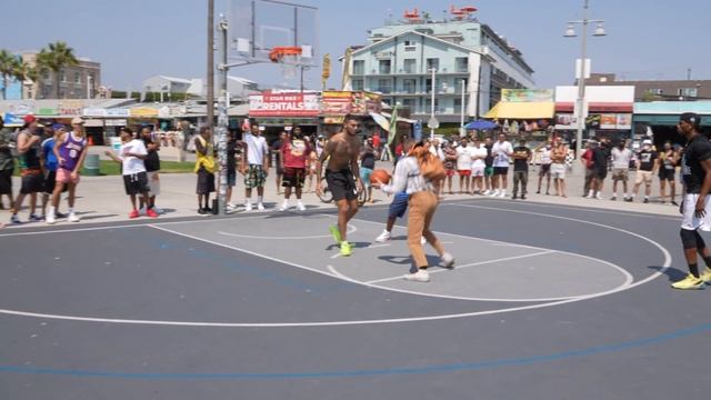 Nerd Exposes Hostile Hoopers at Venice Beach смотреть онлайн