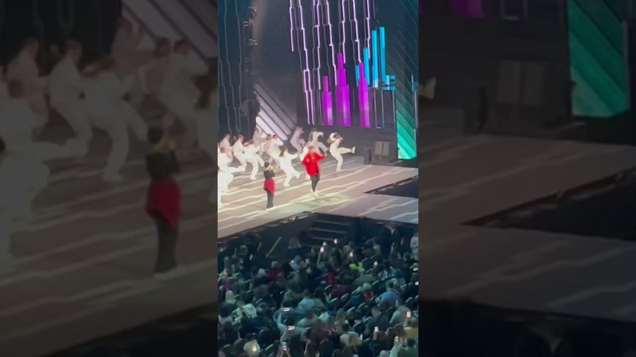 5 утра / Девочка в бежевом платьице / Новая песня года смотреть онлайн