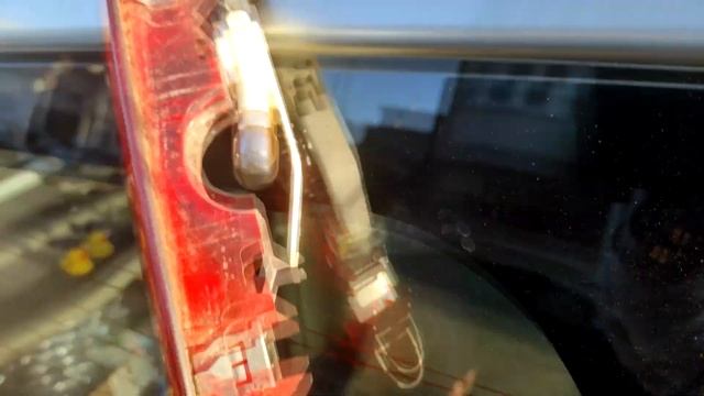 Замена лампы дополнительного стоп-сигнала Renault Kangoo II /How to replace lamp of aux brake signa смотреть онлайн