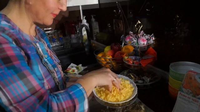 Готовим новогодний стол - Салат "Рыжий конь" смотреть онлайн