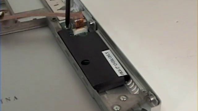 Powerbook 17" Repair - USB Board Removal смотреть онлайн