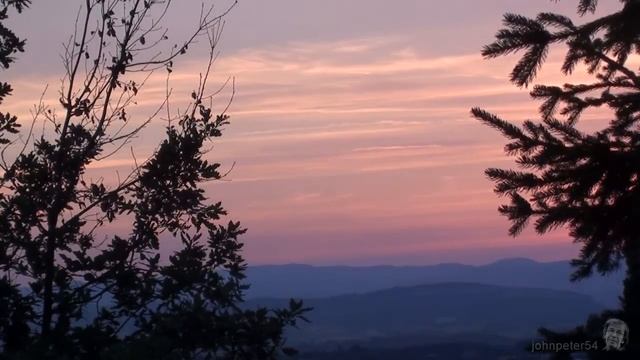 Coucher de soleil filmé en accéléré vue de Dardilly. Détente dans la nature. смотреть онлайн