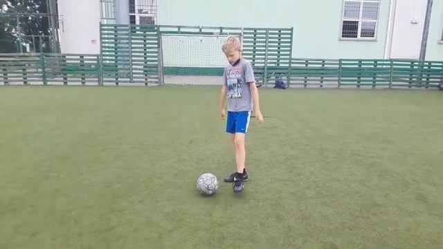 КАК БИТЬ С ЗАКРУТКОЙ?! // ОБУЧЕНИЕ КРУЧЁНОМУ УДАРУ ОТ "FUT BOYS" VS ОТ "ЖИВОЙ ФУТБОЛ"!!! смотреть онлайн