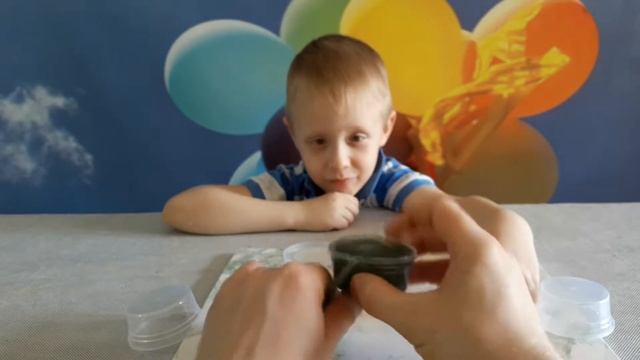 ДЕТСКИЙ ПРОЗРАЧНЫЙ ПЛАСТИЛИН ! ИГРАЕМ И МУЧАЕМ ПЛАСТИЛИН ! смотреть онлайн