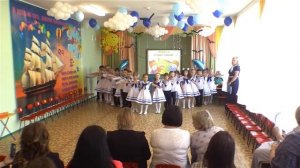 "Уплывает наш кораблик".  Танец выпускников детского сада.